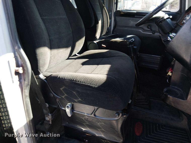 image for item FK0914 2002 Peterbilt 378 semi truck