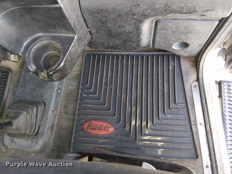 image for item FK0914 2002 Peterbilt 378 semi truck