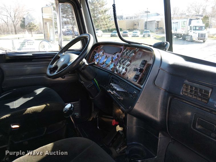 image for item FK0914 2002 Peterbilt 378 semi truck