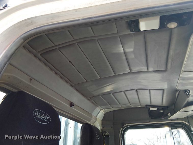 image for item FK0914 2002 Peterbilt 378 semi truck