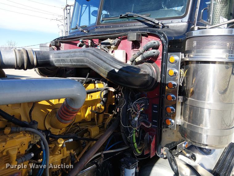 image for item FK0914 2002 Peterbilt 378 semi truck