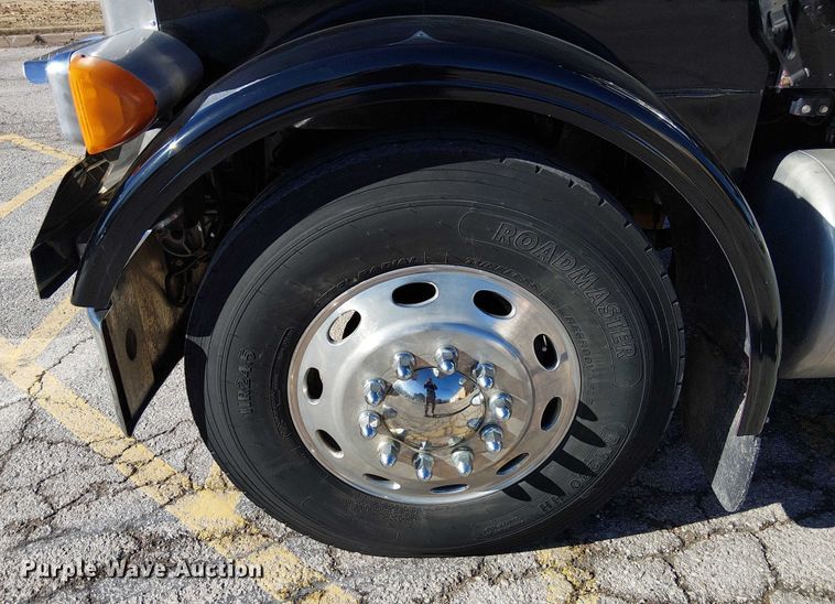 image for item FK0914 2002 Peterbilt 378 semi truck