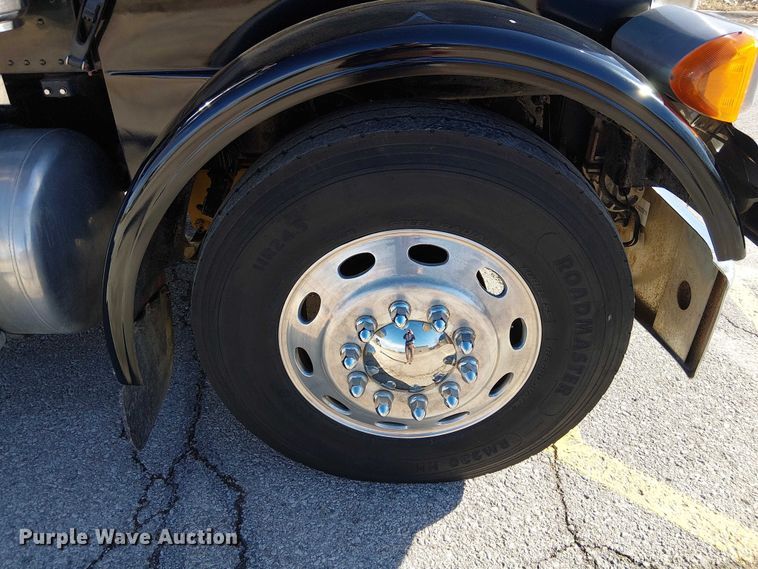 image for item FK0914 2002 Peterbilt 378 semi truck