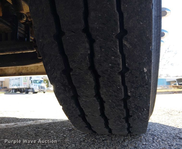 image for item FK0914 2002 Peterbilt 378 semi truck