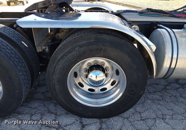 image for item FK0914 2002 Peterbilt 378 semi truck