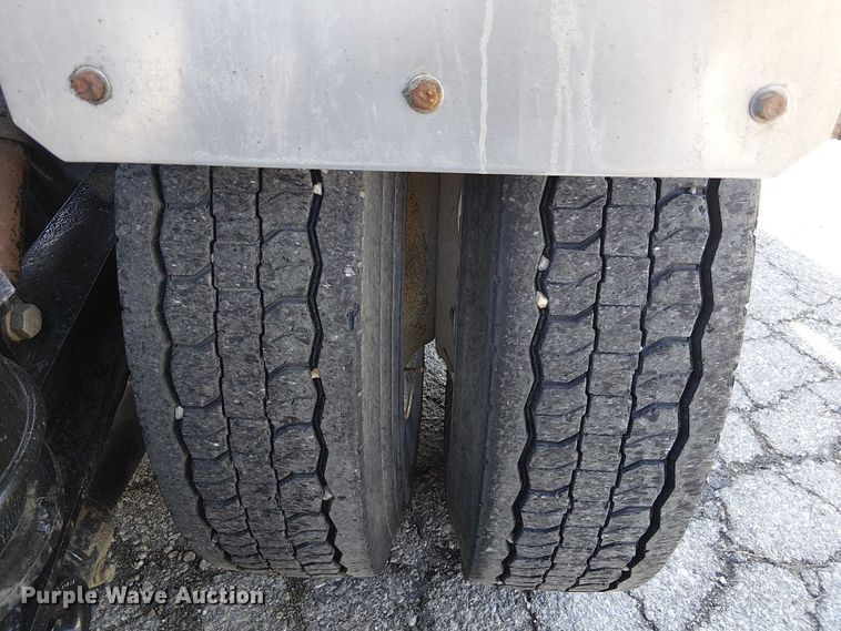 image for item FK0914 2002 Peterbilt 378 semi truck