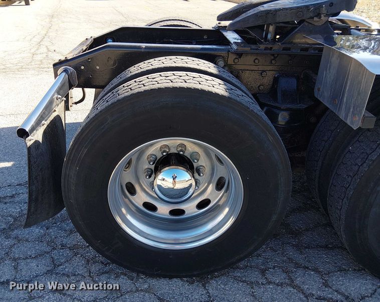 image for item FK0914 2002 Peterbilt 378 semi truck