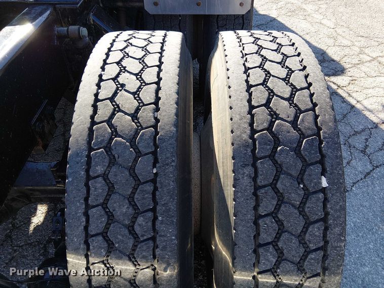 image for item FK0914 2002 Peterbilt 378 semi truck