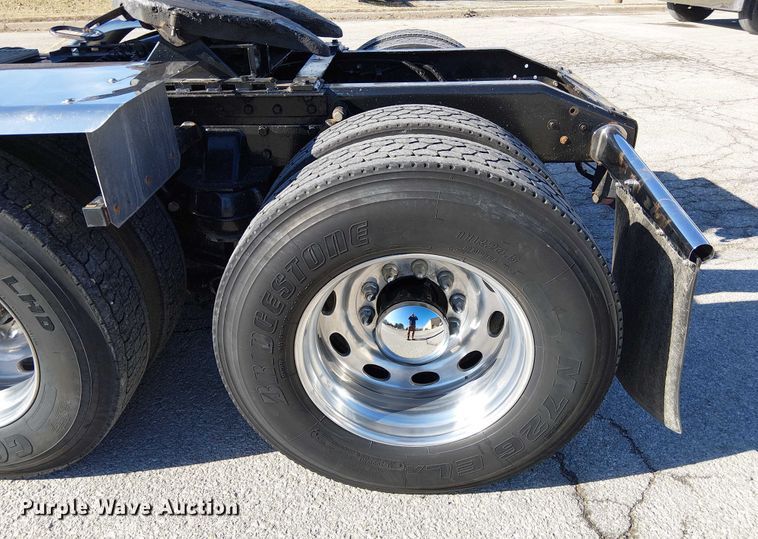 image for item FK0914 2002 Peterbilt 378 semi truck