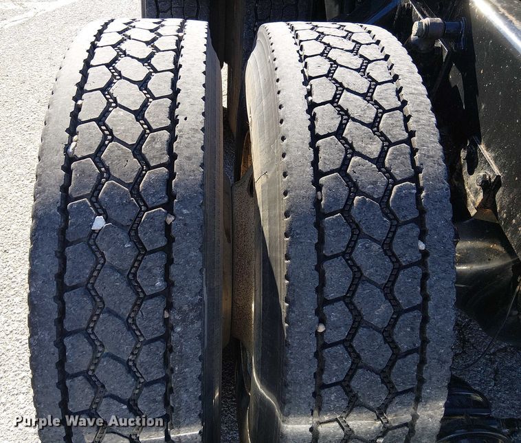 image for item FK0914 2002 Peterbilt 378 semi truck