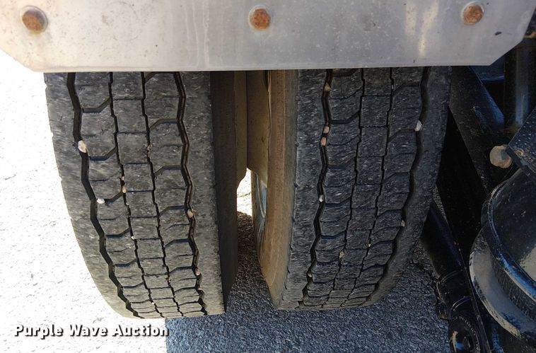 image for item FK0914 2002 Peterbilt 378 semi truck