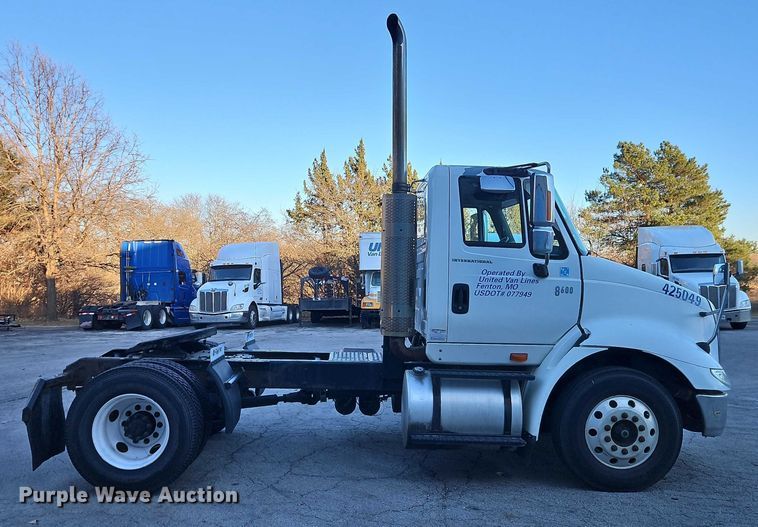 image for item FN5503 2005 International 8600 semi truck