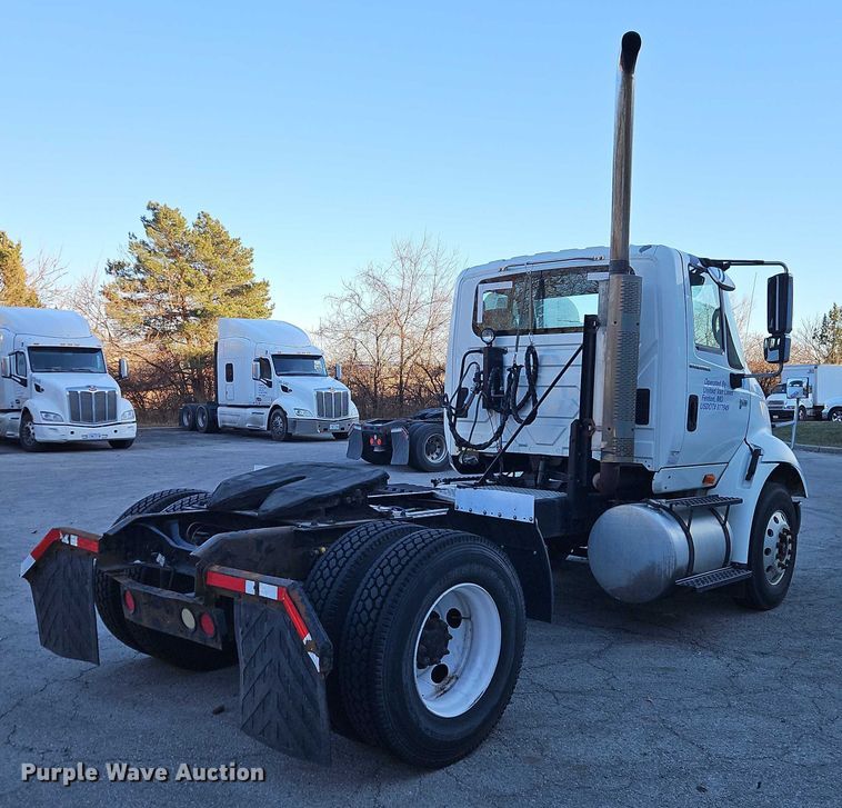 image for item FN5503 2005 International 8600 semi truck