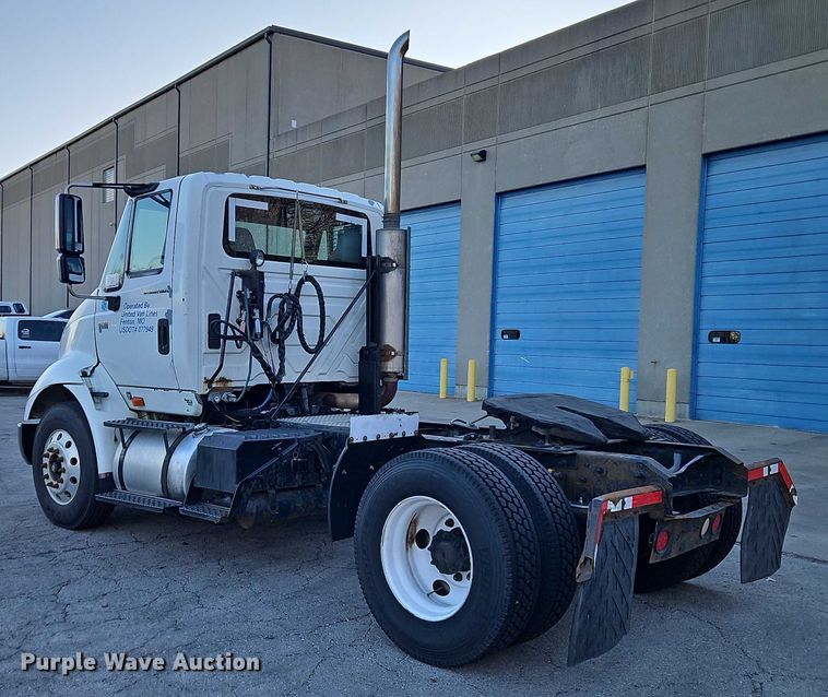 image for item FN5503 2005 International 8600 semi truck