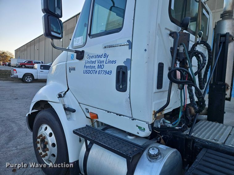 image for item FN5503 2005 International 8600 semi truck