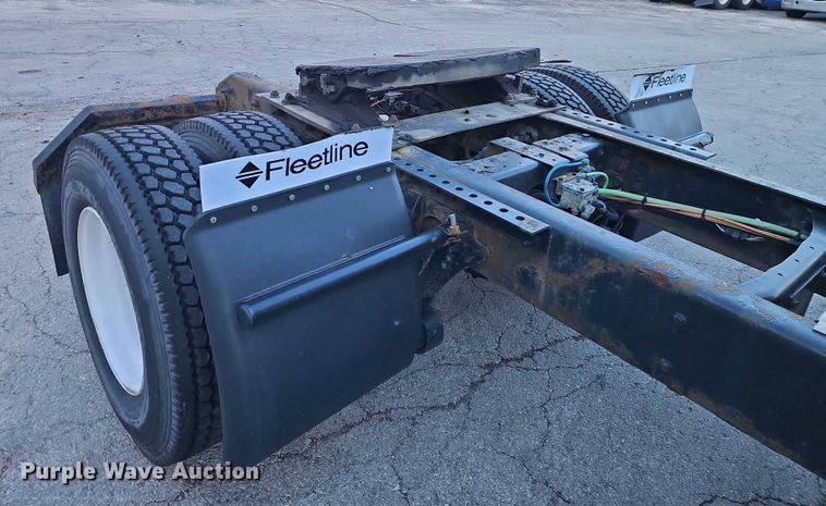 image for item FN5503 2005 International 8600 semi truck