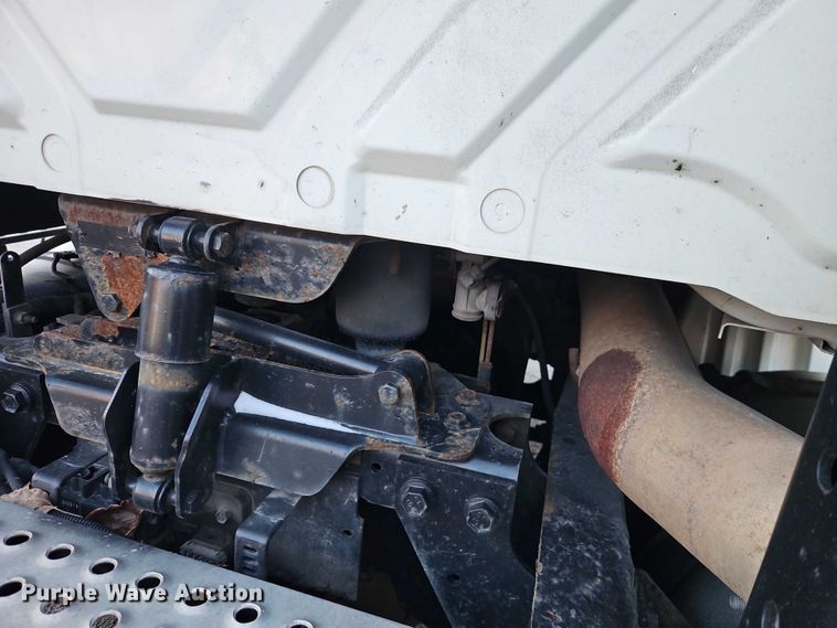 image for item FN5503 2005 International 8600 semi truck