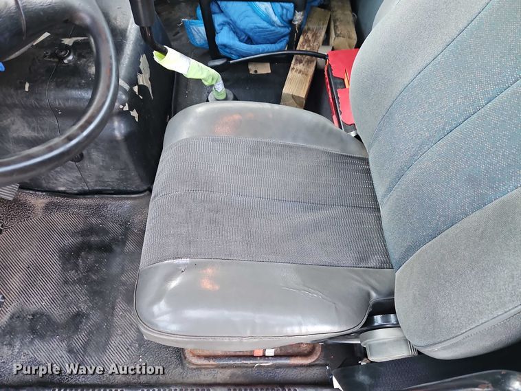 image for item FN5503 2005 International 8600 semi truck