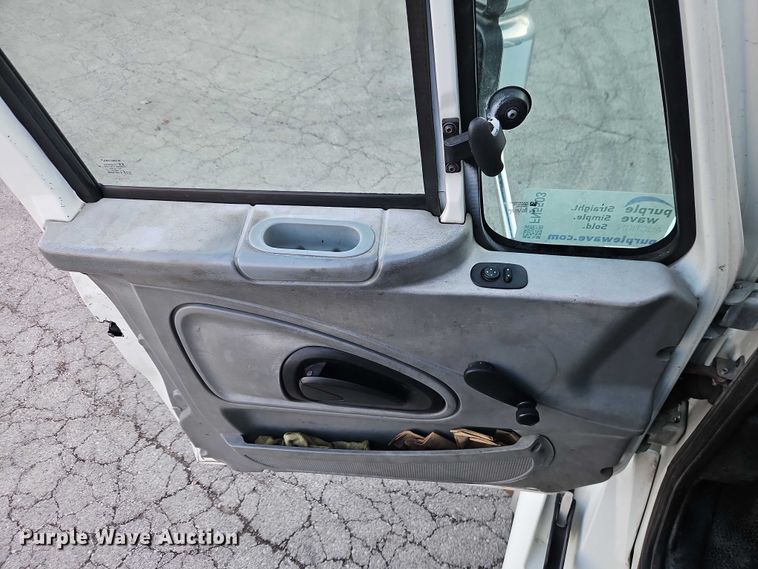 image for item FN5503 2005 International 8600 semi truck