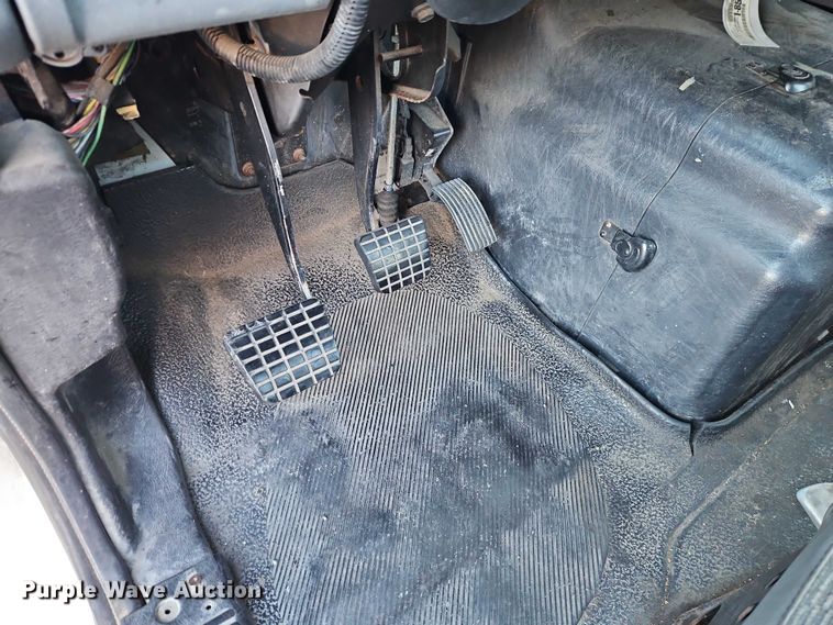 image for item FN5503 2005 International 8600 semi truck