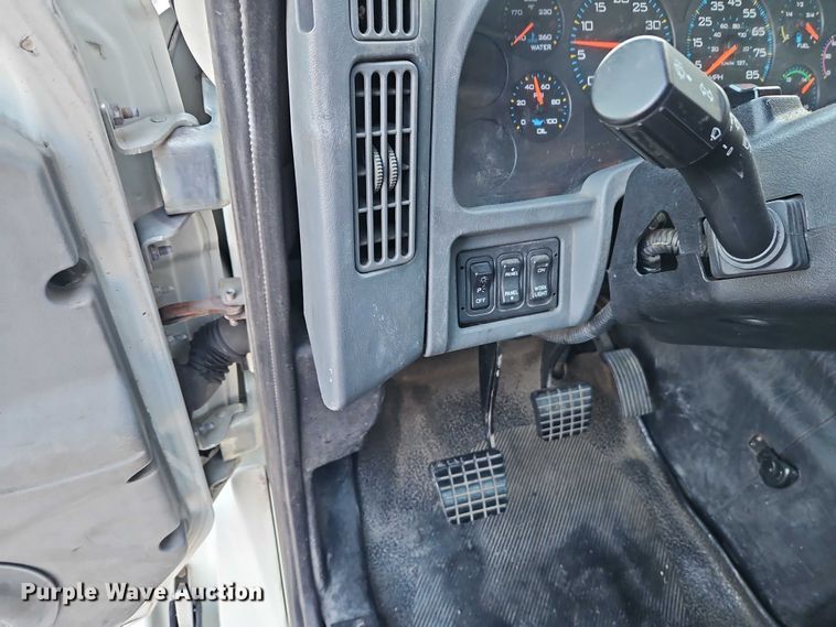 image for item FN5503 2005 International 8600 semi truck