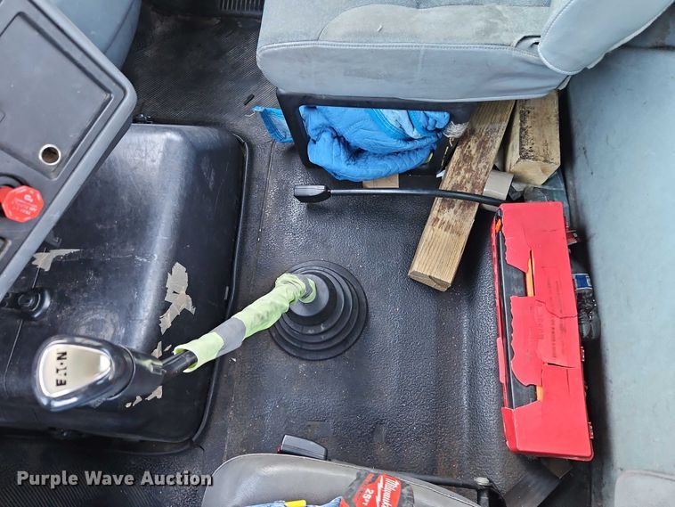 image for item FN5503 2005 International 8600 semi truck