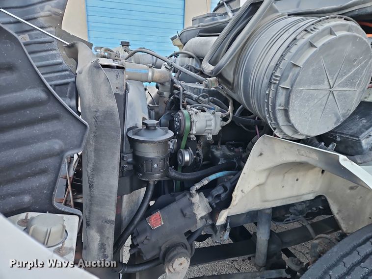 image for item FN5503 2005 International 8600 semi truck