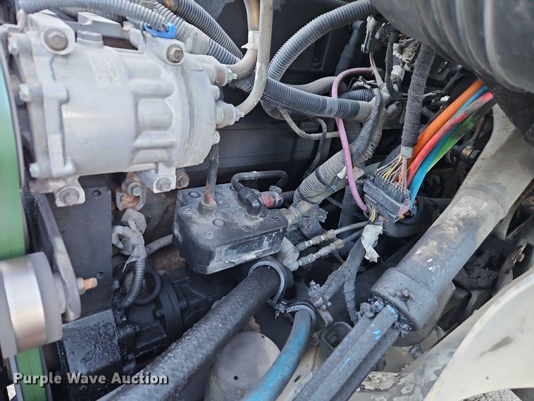 image for item FN5503 2005 International 8600 semi truck