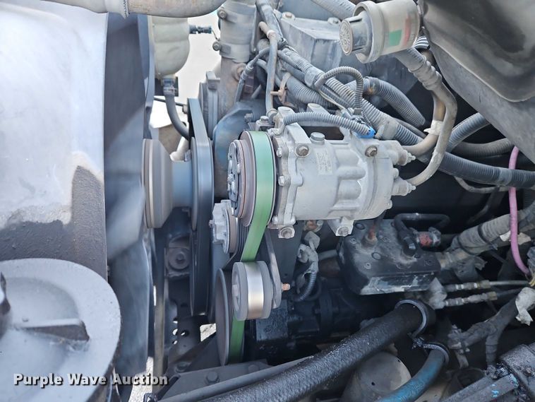 image for item FN5503 2005 International 8600 semi truck