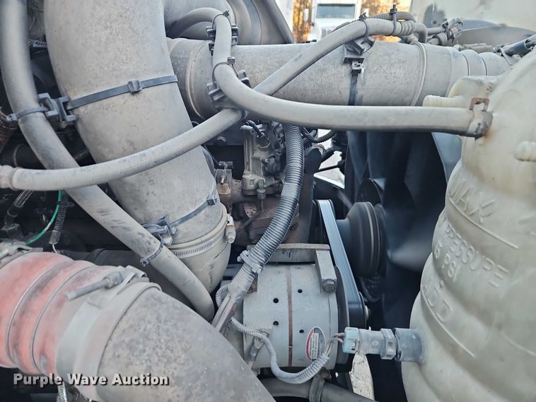 image for item FN5503 2005 International 8600 semi truck