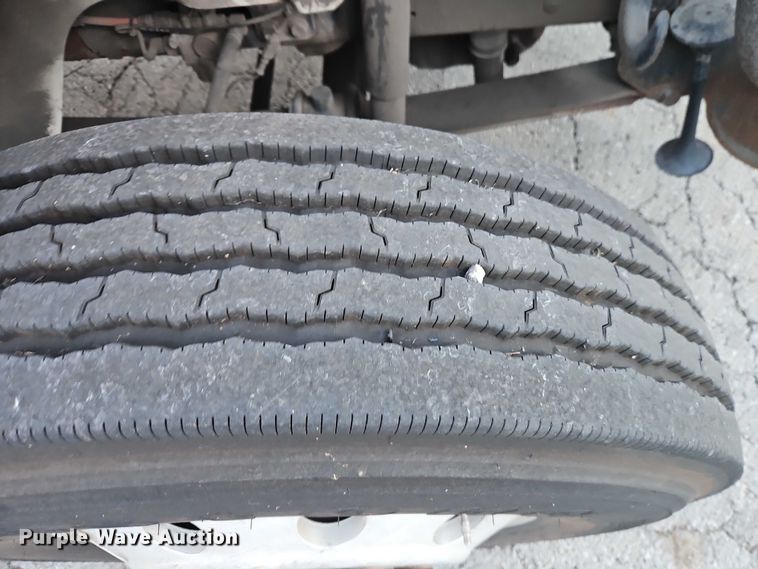 image for item FN5503 2005 International 8600 semi truck