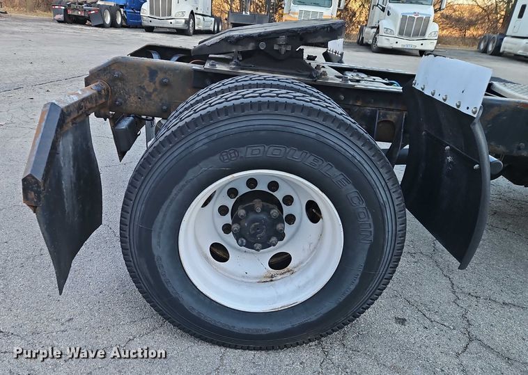 image for item FN5503 2005 International 8600 semi truck