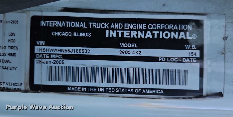 image for item FN5503 2005 International 8600 semi truck