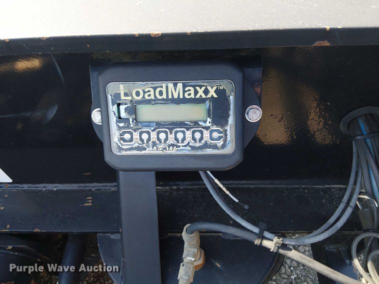 image for item NU9732 2016 XL Specialized Trailers XL110HDG lowboy equipment trailer