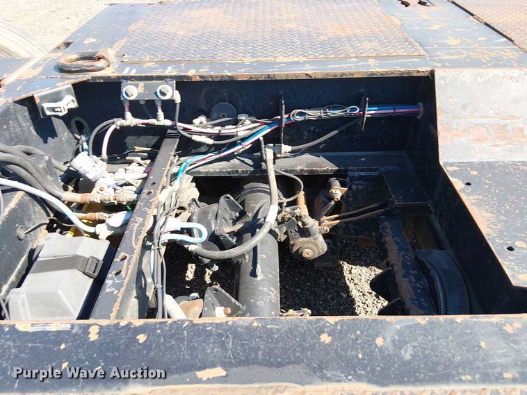 image for item NU9732 2016 XL Specialized Trailers XL110HDG lowboy equipment trailer