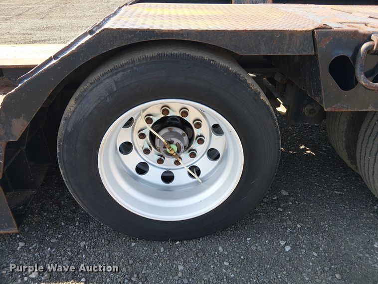 image for item NU9732 2016 XL Specialized Trailers XL110HDG lowboy equipment trailer