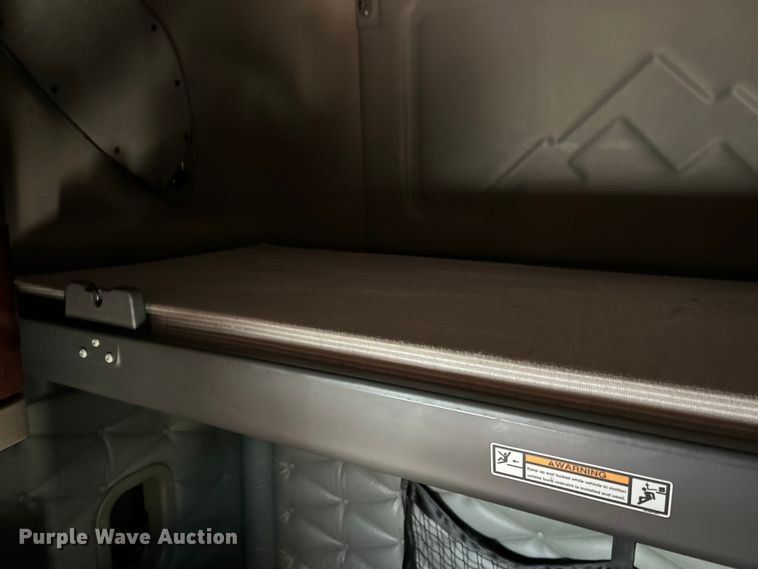 image for item YA0659 2016 Freightliner Cascadia semi truck