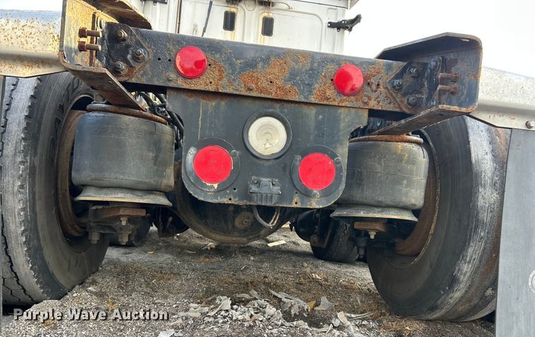 image for item YA0659 2016 Freightliner Cascadia semi truck