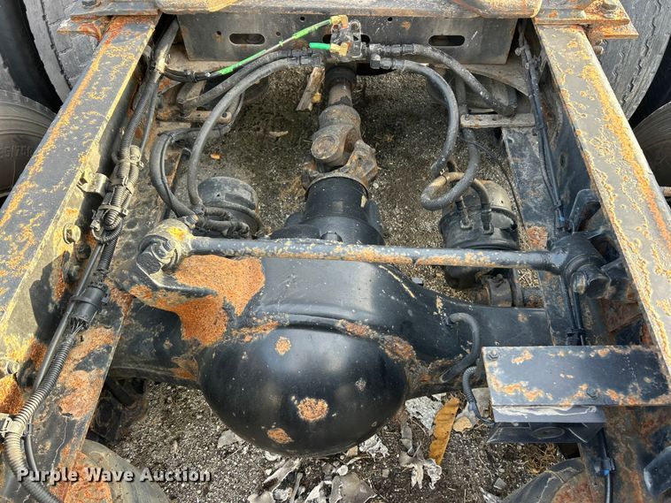 image for item YA0659 2016 Freightliner Cascadia semi truck