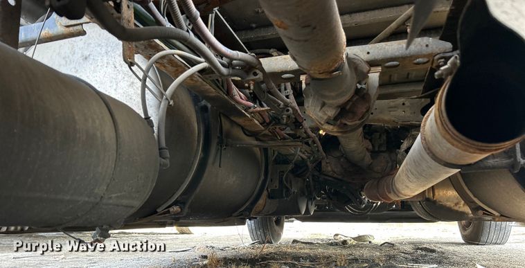 image for item YA0659 2016 Freightliner Cascadia semi truck