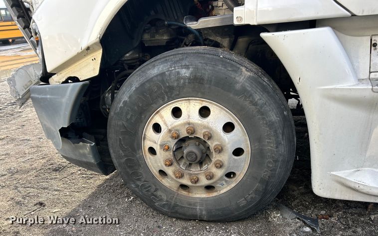 image for item YA0659 2016 Freightliner Cascadia semi truck