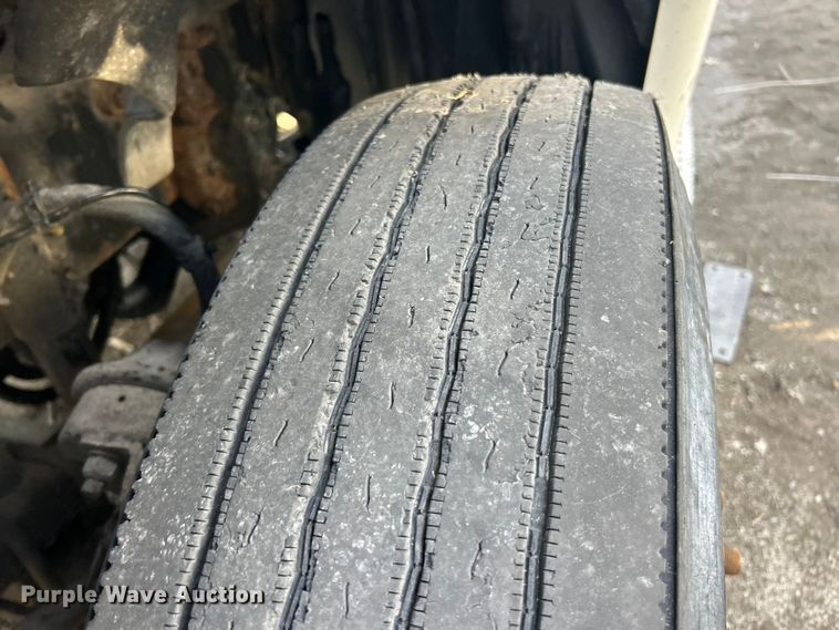 image for item YA0659 2016 Freightliner Cascadia semi truck