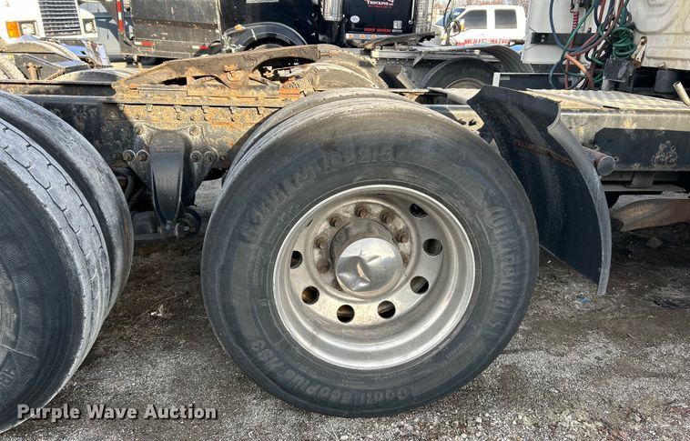 image for item YA0659 2016 Freightliner Cascadia semi truck