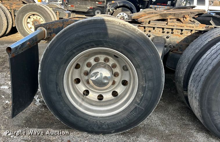 image for item YA0659 2016 Freightliner Cascadia semi truck