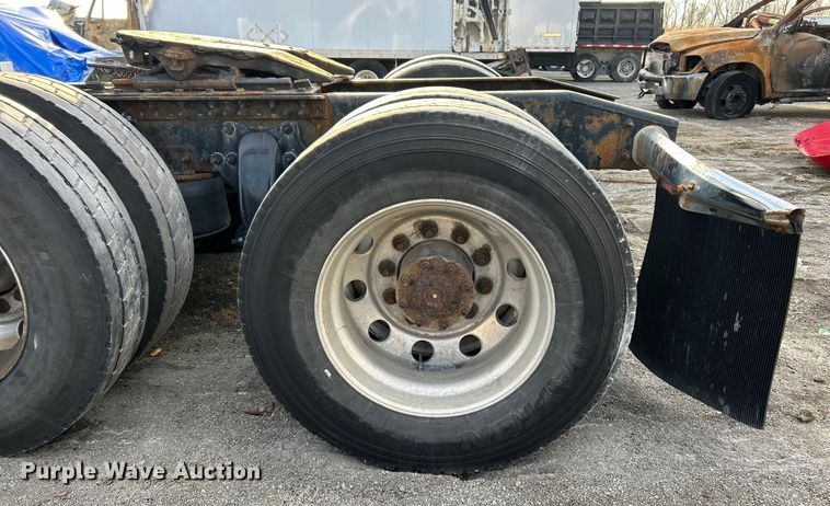 image for item YA0659 2016 Freightliner Cascadia semi truck