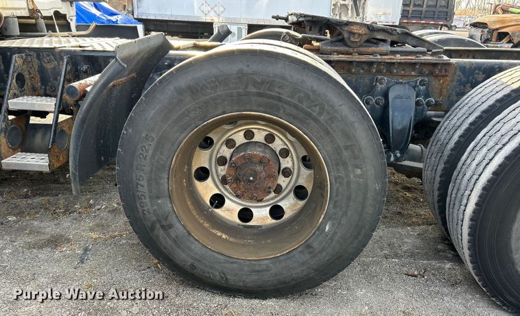 image for item YA0659 2016 Freightliner Cascadia semi truck