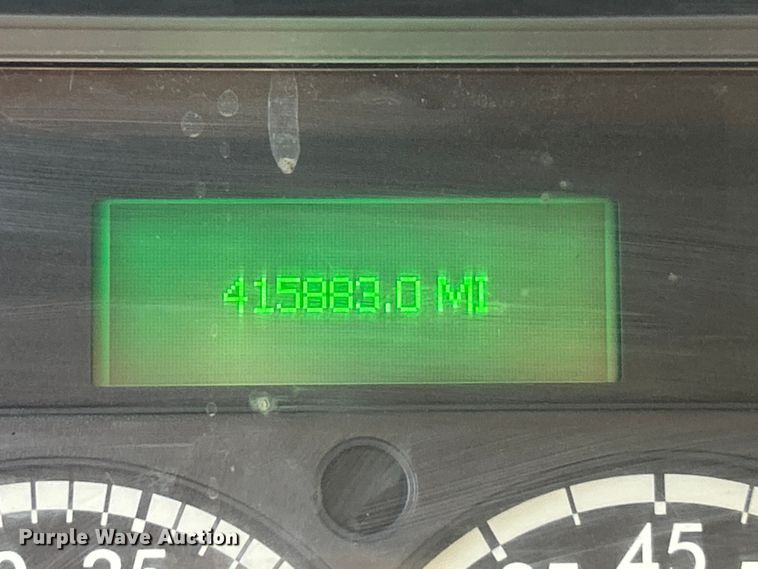 image for item YA0659 2016 Freightliner Cascadia semi truck