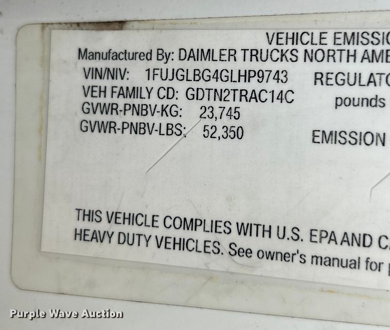 image for item YA0659 2016 Freightliner Cascadia semi truck
