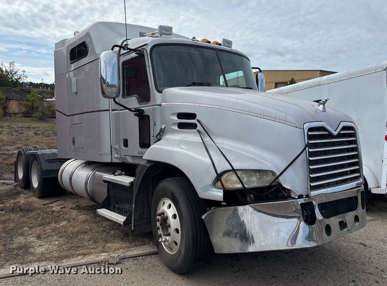 image for item YA0729 2015 Mack CX613 semi truck