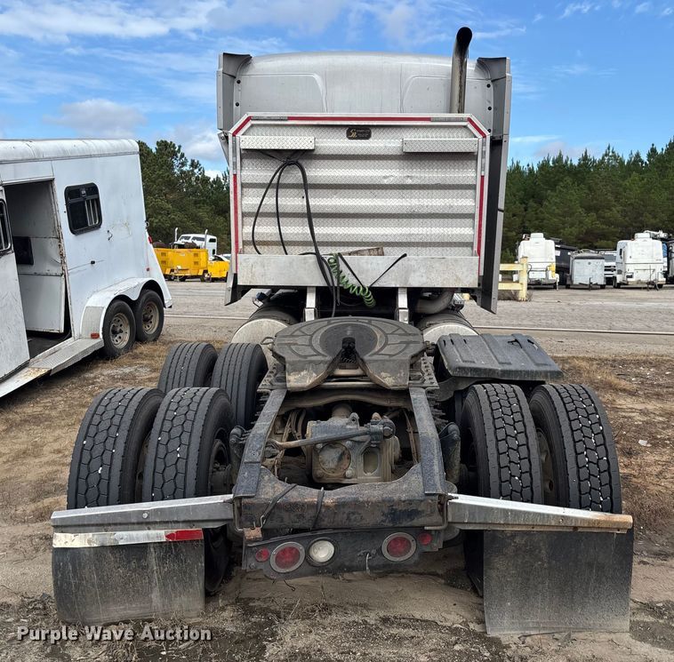 image for item YA0729 2015 Mack CX613 semi truck